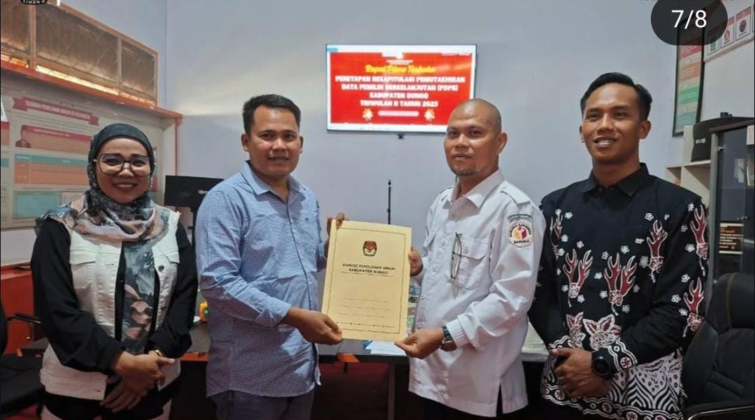 Anggota Bawaslu Kabupaten Bungo Lakukan Pengawasan Melekat Pleno Pemutakhiran Data Pemilih Berkelanjutan (PDPB) 