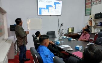 Ketua Bawaslu Kabupaten Bungo menjadi Narasumber Kegiatan Sekolah Pemilu Angkatan II